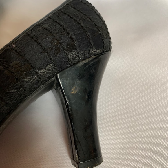 Oh So Pretty! Rampage Black Embroidered Heels! - Picture 7 of 16